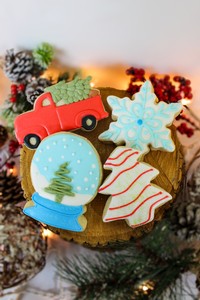 Uncork and Craft: Holiday Cookie Decorating Class