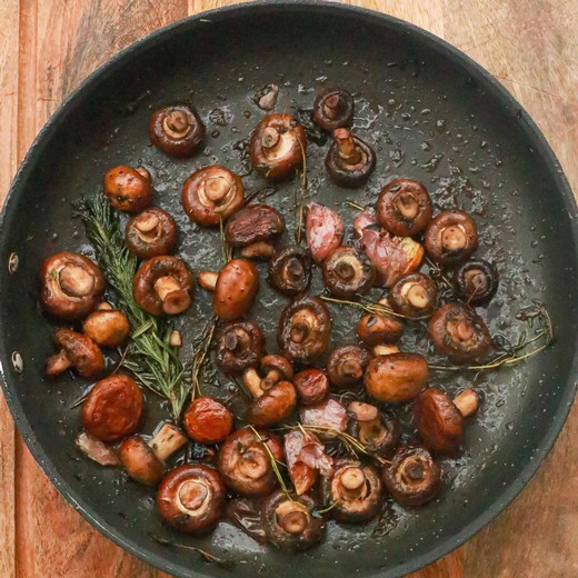 Garlic Mushrooms with Red Wine Sauce